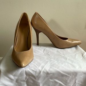 NINE WEST (Size 6) Nude Stiletto Pump